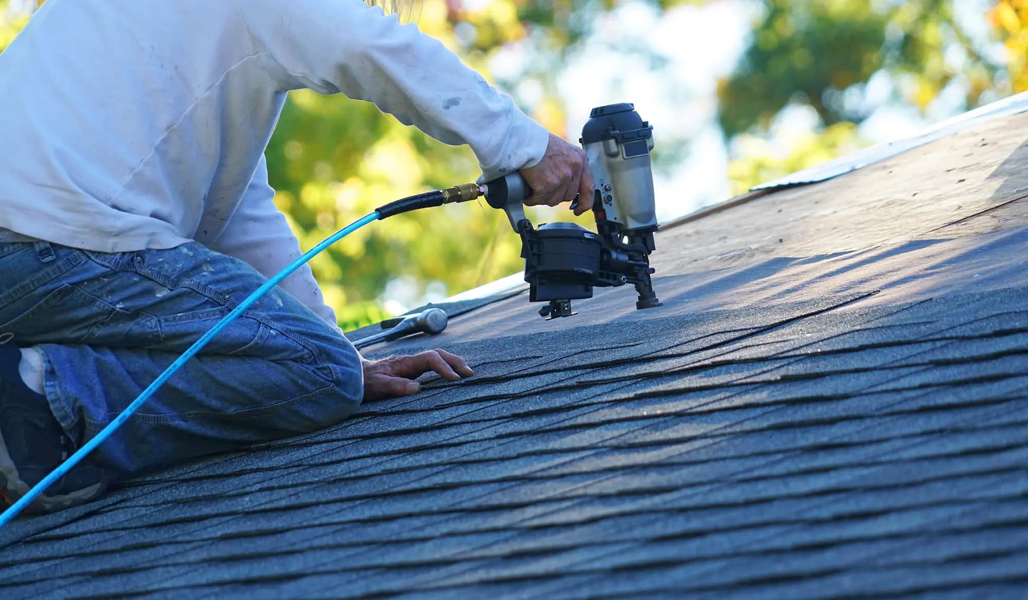 DIY Roofer VS. Professional Roofer